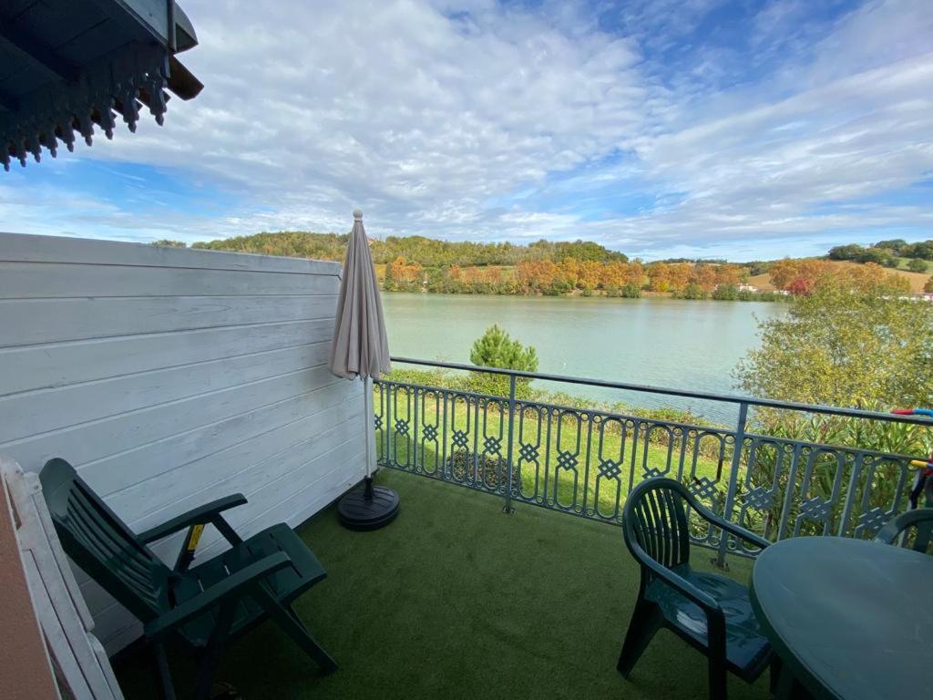 Appartement Au Calme Face Au Lac Marciac Luaran gambar